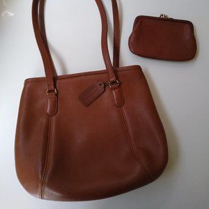 Vintage Coach leather shoulder bag (9996 Brown) WITH coin purse